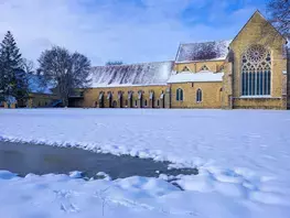 L'Abbaye Royale de l'Épau sous la neige