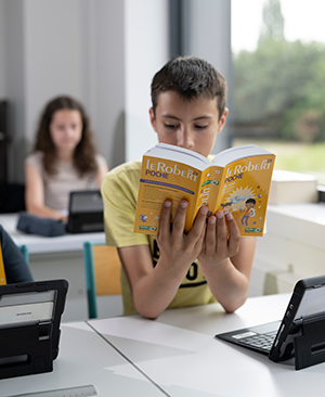 distribution des dictionnaires aux 6eme