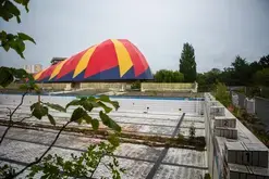 LE PLONGEOIR, PÔLE NATIONAL CIRQUE LE MANS : DE LA PISCINE AU CHAPITEAU