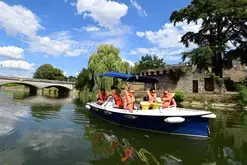 Bateau sur l'eau, la rivière, la rivière...