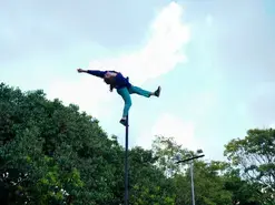 How much we carry, Cirque Immersif