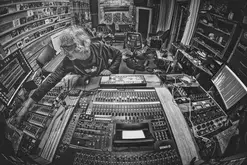 Entre deux prises, portraits de studios d’enregistrement en Sarthe