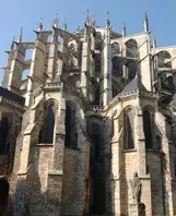 Cathédrale sens dessus dessous