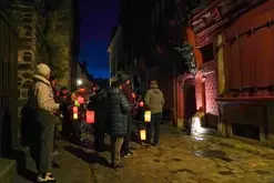 La Cité Plantagenêt à la lueur des lampions