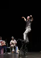 Spectacle | Friandises Vélicyclopédiques | Vincent Warin – Cie 3.6/3.4