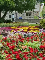 Plantation d’un massif fleuri