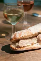 Apéro dans les vignes en compagnie d’un.e vigneron.ne !