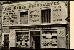 « Aux dames prévoyantes, à La Flèche », carte postale, Lerable-Garenne...