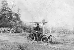 « La Lilliput », véhicule à vapeur construit par Amédée Bollée fils en...