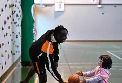 3 basketteurs professionnels aux côtés des jeunes Sarthois