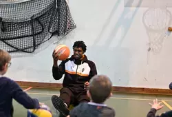 3 basketteurs professionnels aux côtés des jeunes Sarthois