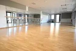 la salle de danse de l'espace Simone Signoret