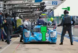 Arrêt aux stands 