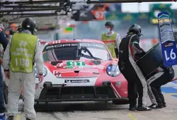 Arrêt aux stands 