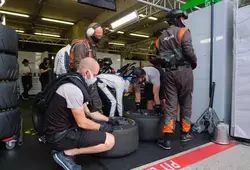 Arrêt aux stands 