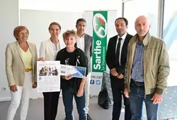 Remise du 2ème prix au collège Léon Tolstoï, Le Mans, pour l’article « Hyssopus soutien : un engagement auprès des malades chroniques » ;