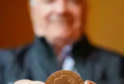 La remise de la médaille du Département