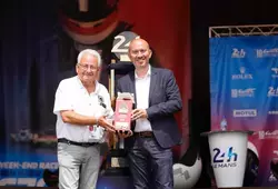Présentation du trophée du pilote sarthois