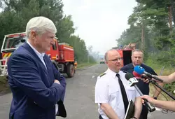 Les pompiers luttent contre les flammes à Téloché