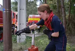 Les pompiers luttent contre les flammes à Téloché