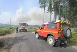 Les pompiers luttent contre les flammes à Téloché