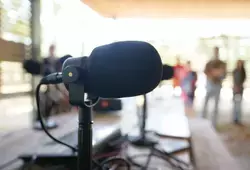La présentation des podcasts par les jeunes bénévoles