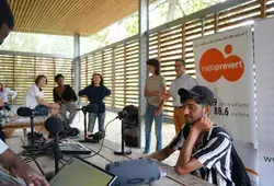 La présentation des podcasts par les jeunes bénévoles