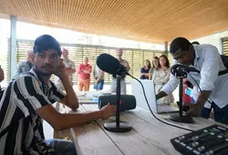 La présentation des podcasts par les jeunes bénévoles