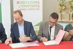 Signature de la convention organisée par la chambre d'agriculture 