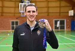 3 joueurs de l'équipe du MSB entraînent des jeunes basketteurs à Ruaudin