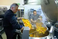 Soupe solidaire préparée par les 19 Bonnes Tables Sarthoises