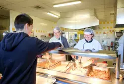 Une diversité de métiers au service des Sarthois - restauration scolaire