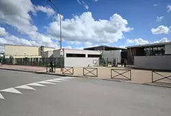 La distribution aux collégiens de Simone Veil à Sablé-sur-Sarthe