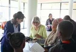 La distribution aux collégiens de Simone Veil à Sablé-sur-Sarthe