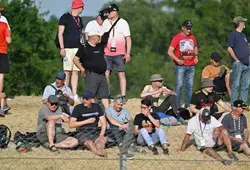 Spectateurs autour du circuit des 24 Heures