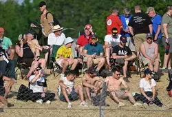 Spectateurs autour du circuit des 24 Heures