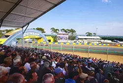 Spectateurs autour du circuit des 24 Heures