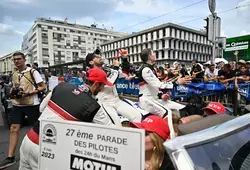 La parade des 24 heures du mans en centre-ville