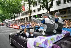 La parade des 24 heures du mans en centre-ville