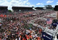 Spectateurs autour du circuit des 24 Heures