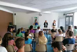 Distribution au collège Courtanvaux - Bessé-sur-braye