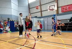 Rencontre entre basketteurs professionnels et amateurs à Changé