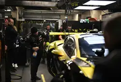 pitlane de nuit aux 24 heures