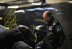 pitlane de nuit aux 24 heures
