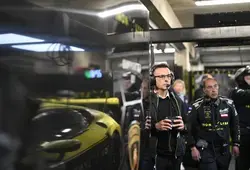 pitlane de nuit aux 24 heures