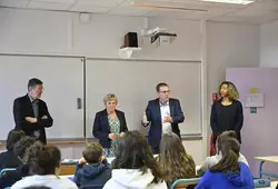 Distribution au Collège Alfred De Musset à Écommoy