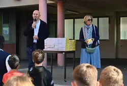  Distribution au Collège Saint Joseph au Mans