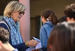  Distribution au Collège Saint Joseph au Mans