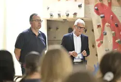 Distribution au Collège Saint-Michel à Loué