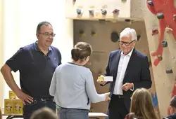 Distribution au Collège Saint-Michel à Loué
